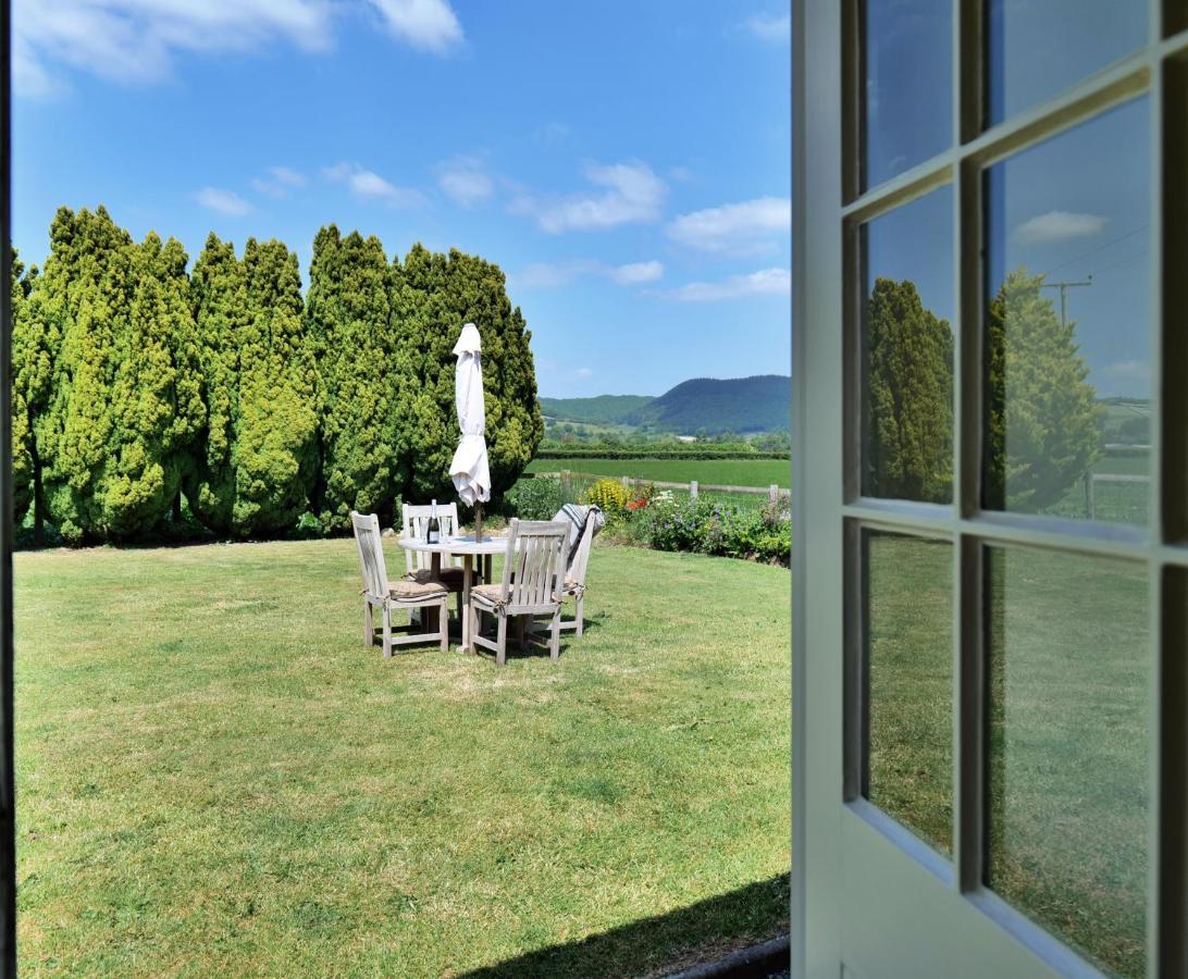 Country Cottage With Far Reaching Views Presteigne Exteriör bild